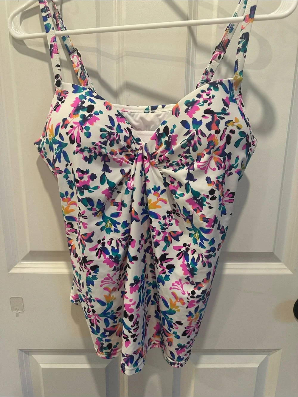 Island Escape Size 8 Tankini Floral Twist-Front Padded- Multicolor